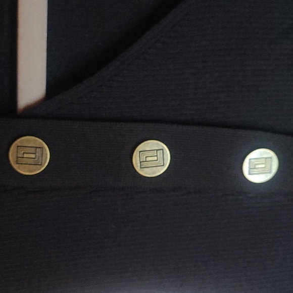 KARL LAGERFELD Black Ribbed V-Neck Sweater. Sz M - Picture 10 of 11